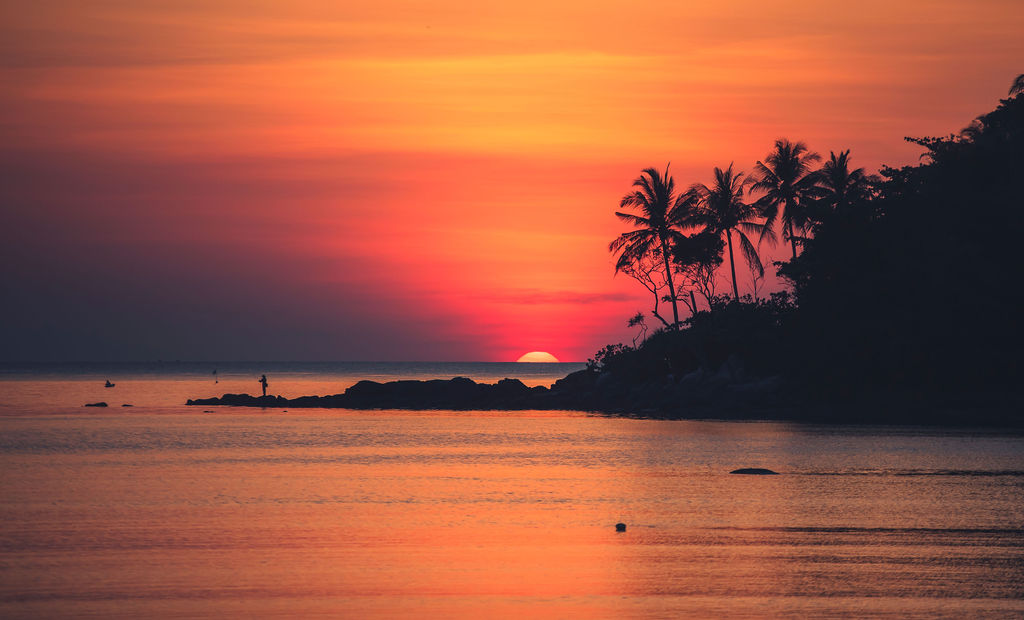 Anantara Layan Phuket Resort อนันตรา ลายัน ภูเก็ต รีสอร์ต — พระอาทิตย์ตกดินเหนือทะเลอันดามัน