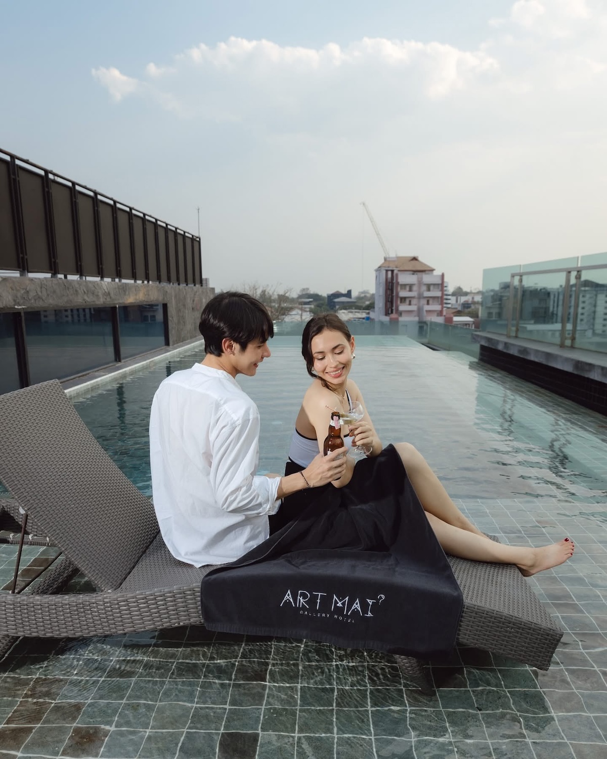 Art Mai Gallery Nimman Hotel Chiang Mai อาร์ต ไหม แกลเลอรี นิมมาน โฮเทล เชียงใหม่ — สระว่ายน้ำบนดาดฟ้า