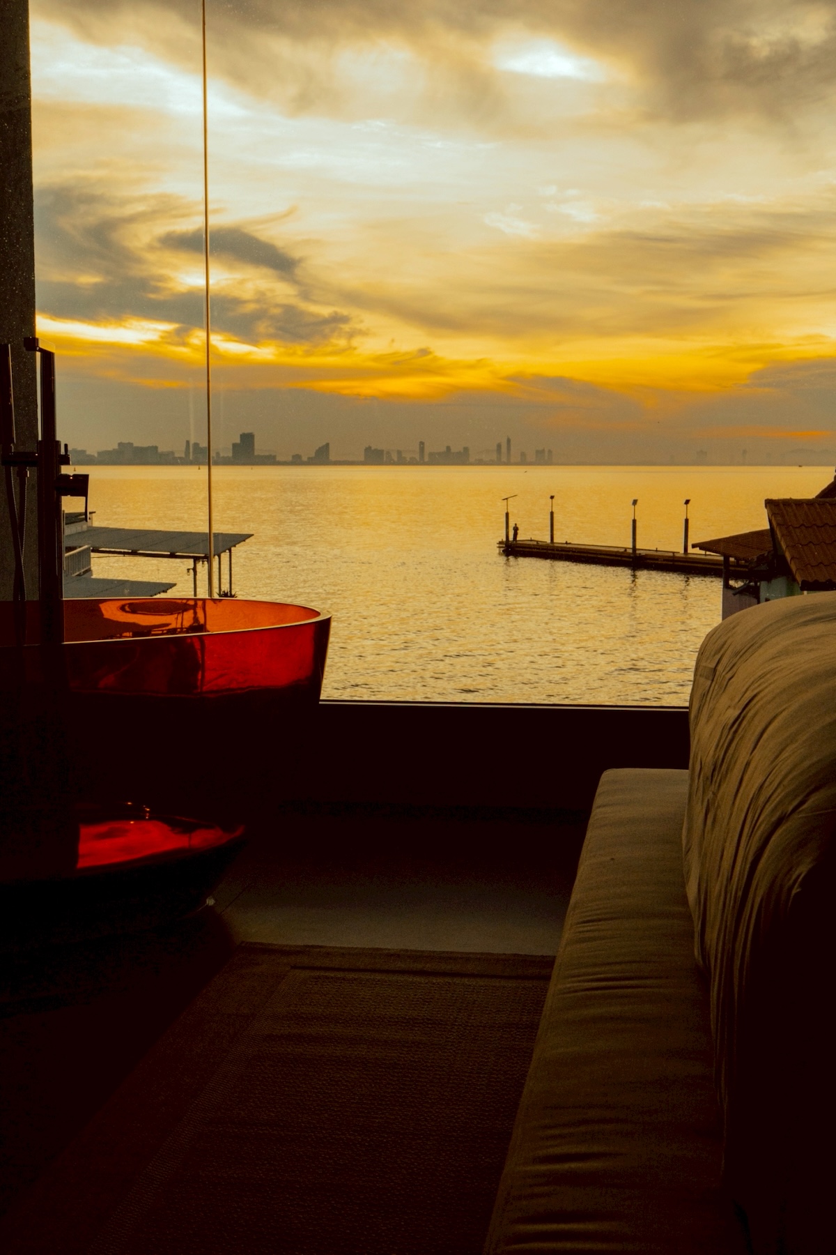 Arthit Resort Koh Larn อาทิตย์ รีสอร์ต เกาะล้าน — ระเบียงห้องพัก