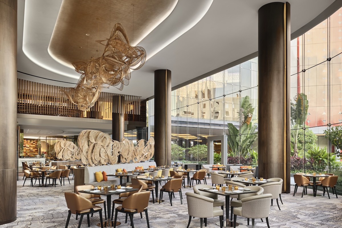 ชาเทรียม แกรนด์ กรุงเทพฯ Chatrium Grand Bangkok — บรรยากาศการรับประทานอาหาร