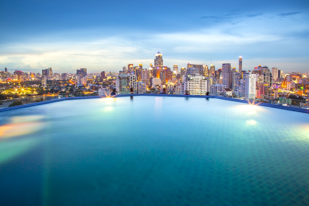 คอลัมน์ แบงค็อก โฮเทล Column Bangkok Hotel — สระว่ายน้ำ