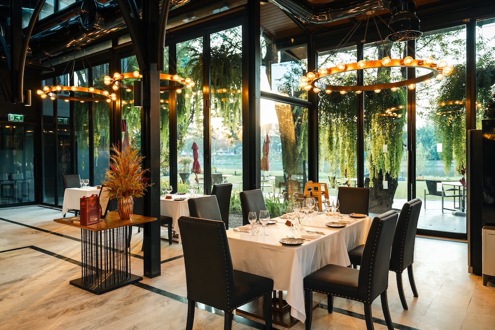ครอส เชียงใหม่ ริเวอร์ไซด์ Cross Chiang Mai Riverside — ห้องอาหาร