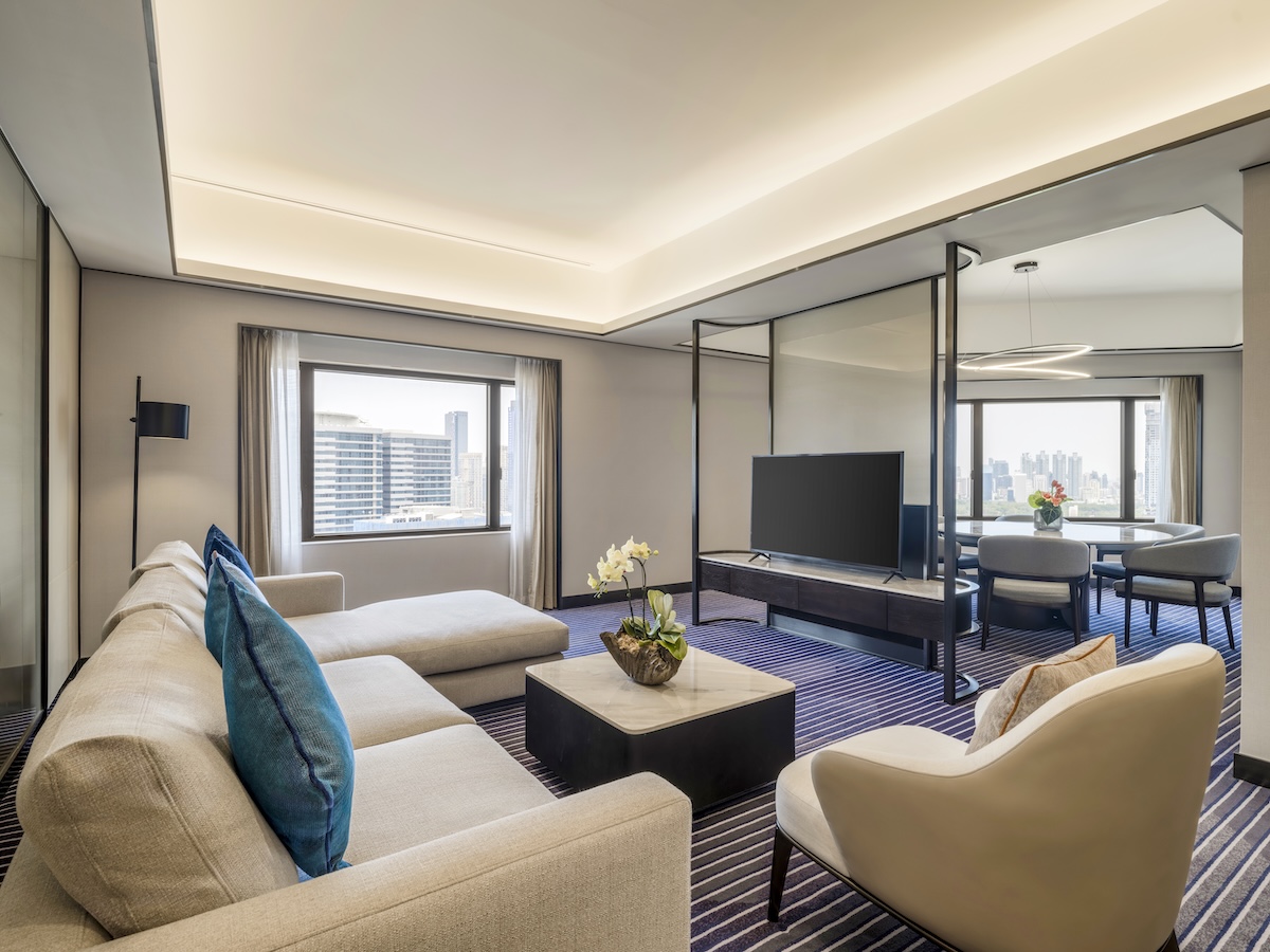 โรงแรมคราวน์ พลาซ่า กรุงเทพฯ ลุมพินี พาร์ค Crowne Plaza Bangkok Lumpini Park — ห้องนอนสวีท