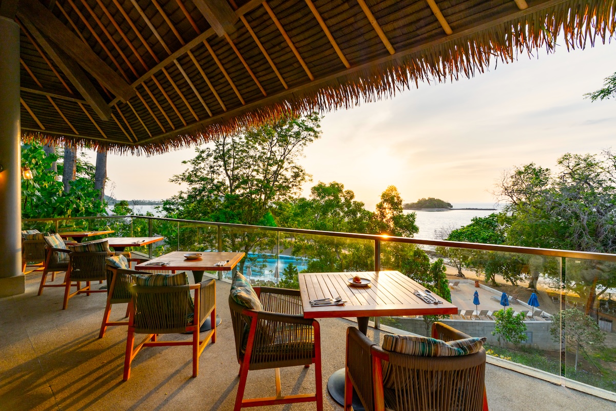 ไอส์แลนด์ เอสเคป บาย บุราส่าหรี Island Escape Burasari — ห้องอาหาร