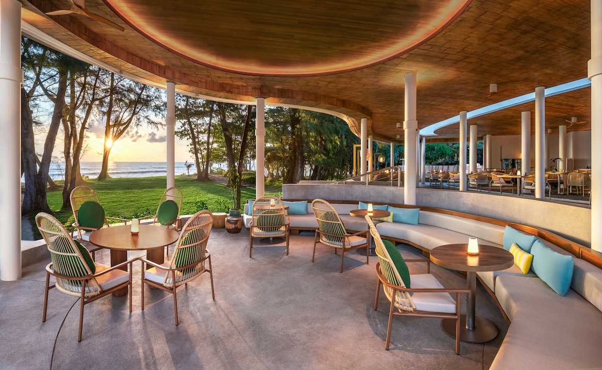 เลอ เมอริเดียน ภูเก็ต ไม้ขาว บีช รีสอร์ท Le M&eacute;ridien Phuket Mai Khao Beach Resort — ห้องอาหาร