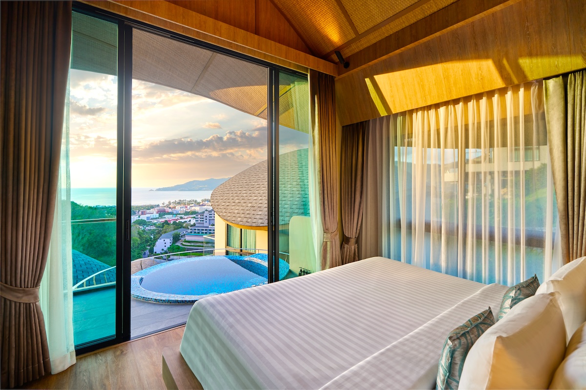 ป่าตอง เบย์ ฮิลล์ รีสอร์ท Patong Bay Hill Resort — ห้องนอน