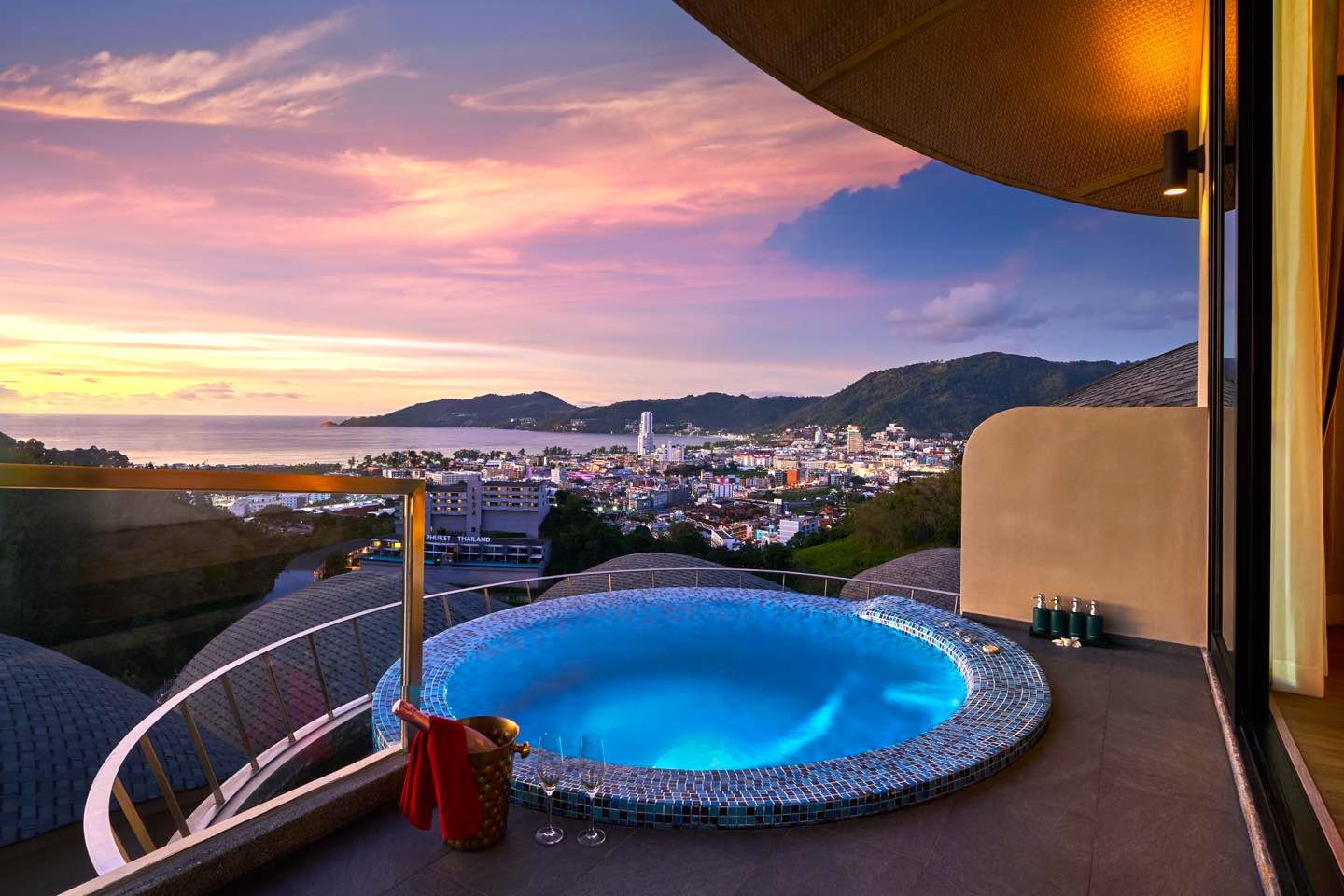 ป่าตอง เบย์ ฮิลล์ รีสอร์ท Patong Bay Hill Resort — ภาพภายนอก