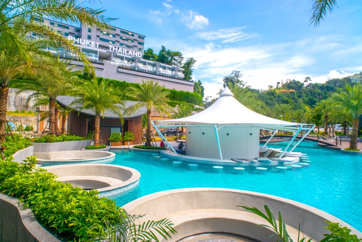 ป่าตอง เบย์ ฮิลล์ รีสอร์ท Patong Bay Hill Resort — สระว่ายน้ำ