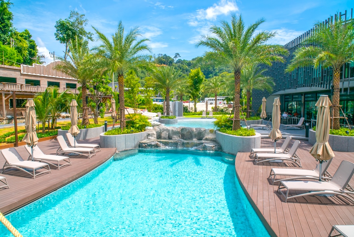 ป่าตอง เบย์ ฮิลล์ รีสอร์ท Patong Bay Hill Resort — สระว่ายน้ำ