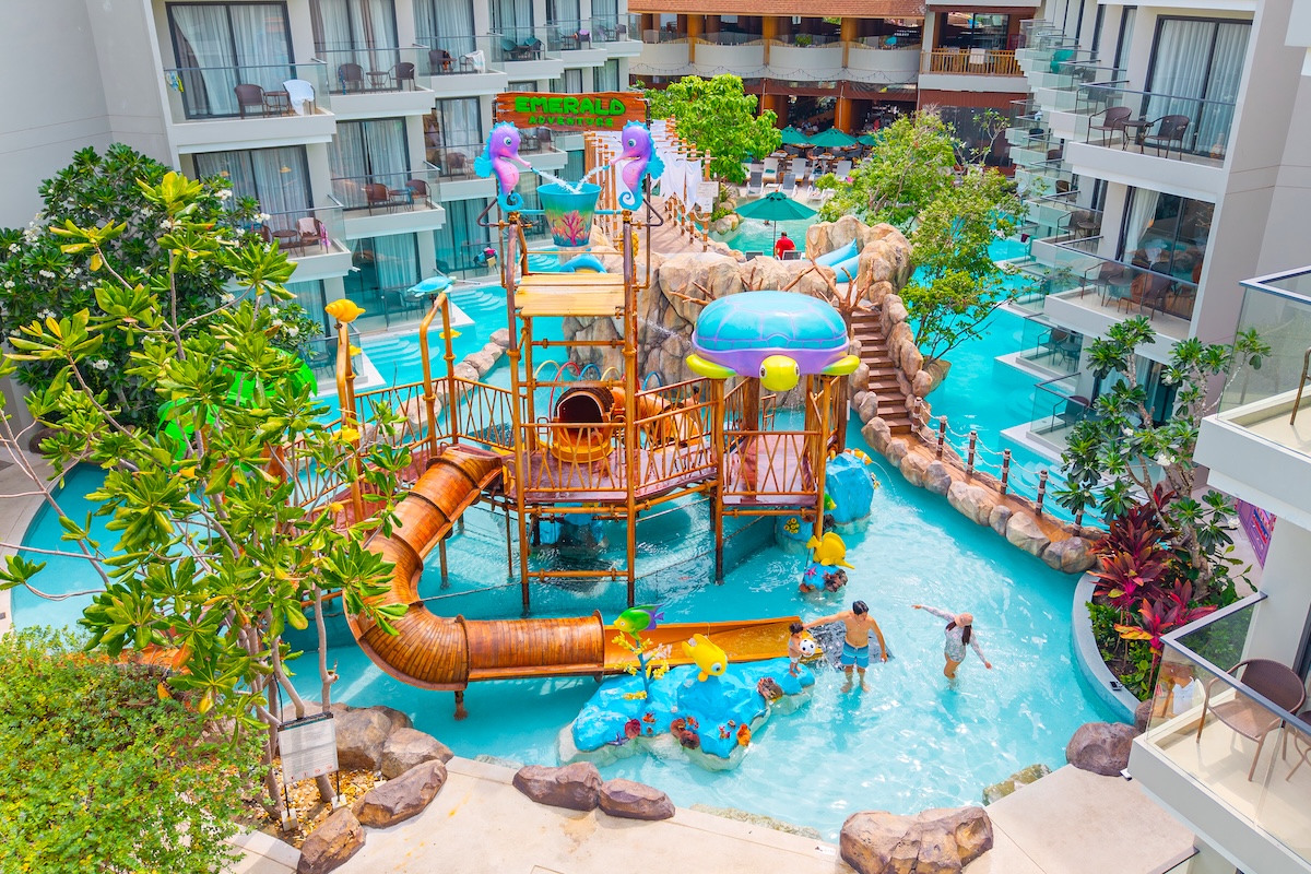 ภูเก็ต เอมเมอรัลด์ บีช รีสอร์ต Phuket Emerald Beach Resort — สระว่ายน้ำ