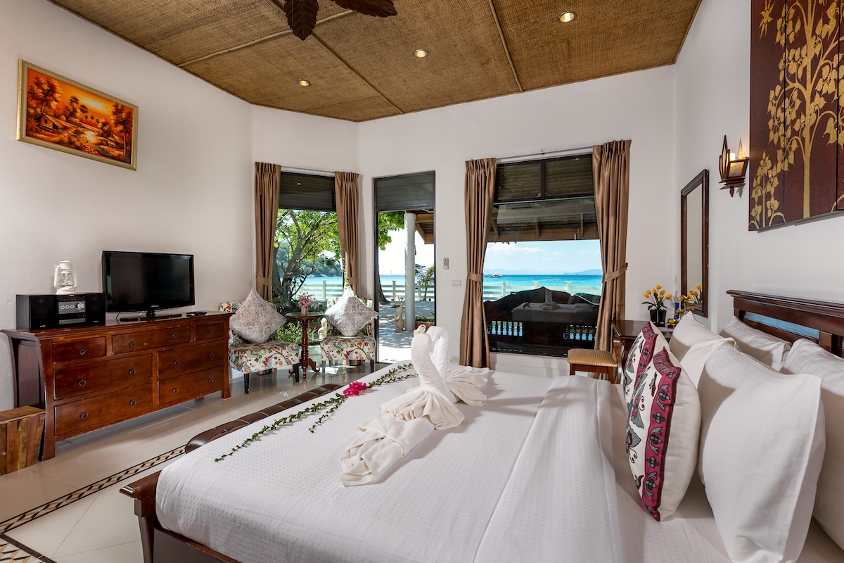 ราชา ไอส์แลนด์ รีสอร์ท Racha Island Resort — ห้องนอน