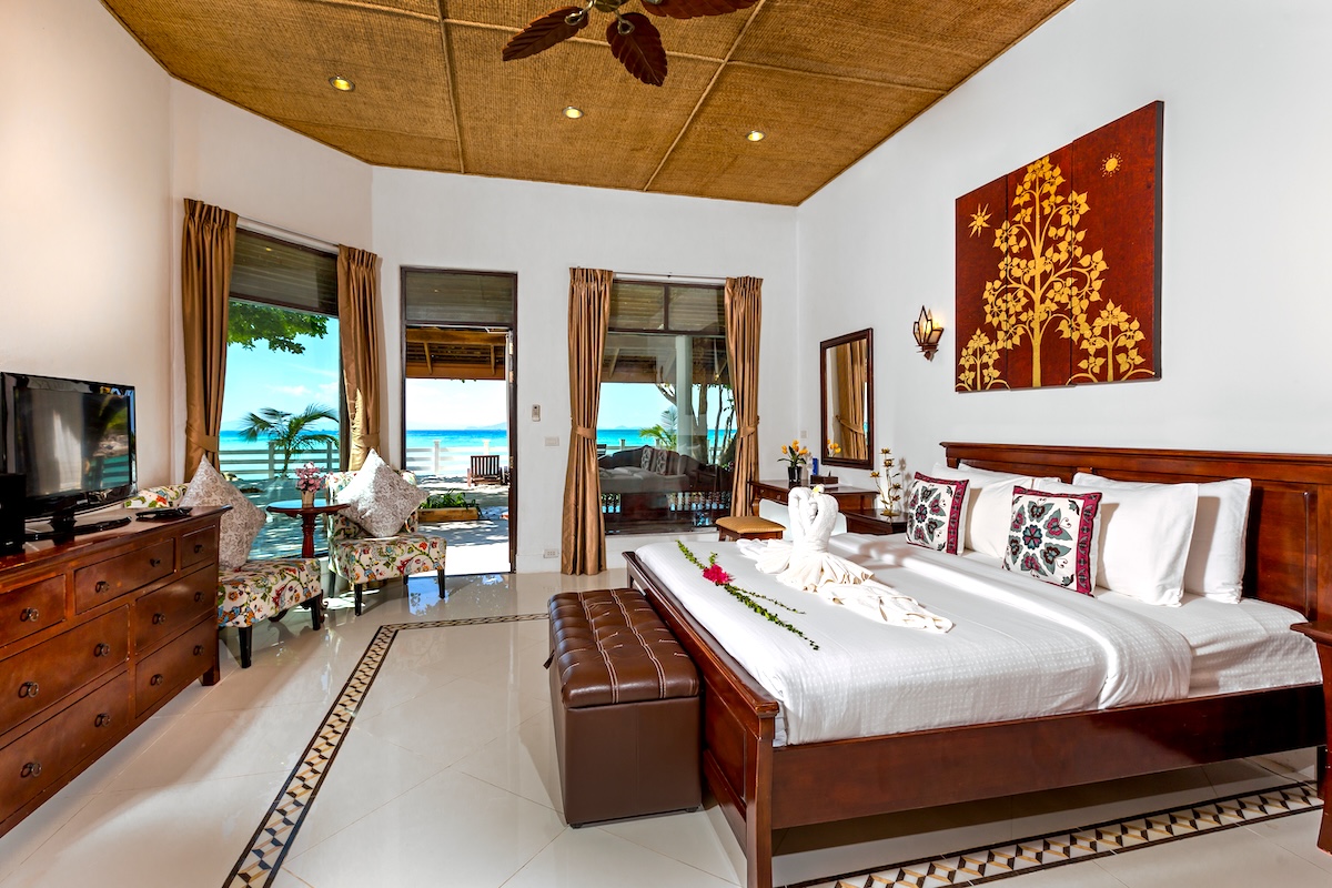 ราชา ไอส์แลนด์ รีสอร์ท Racha Island Resort — ห้องนอน