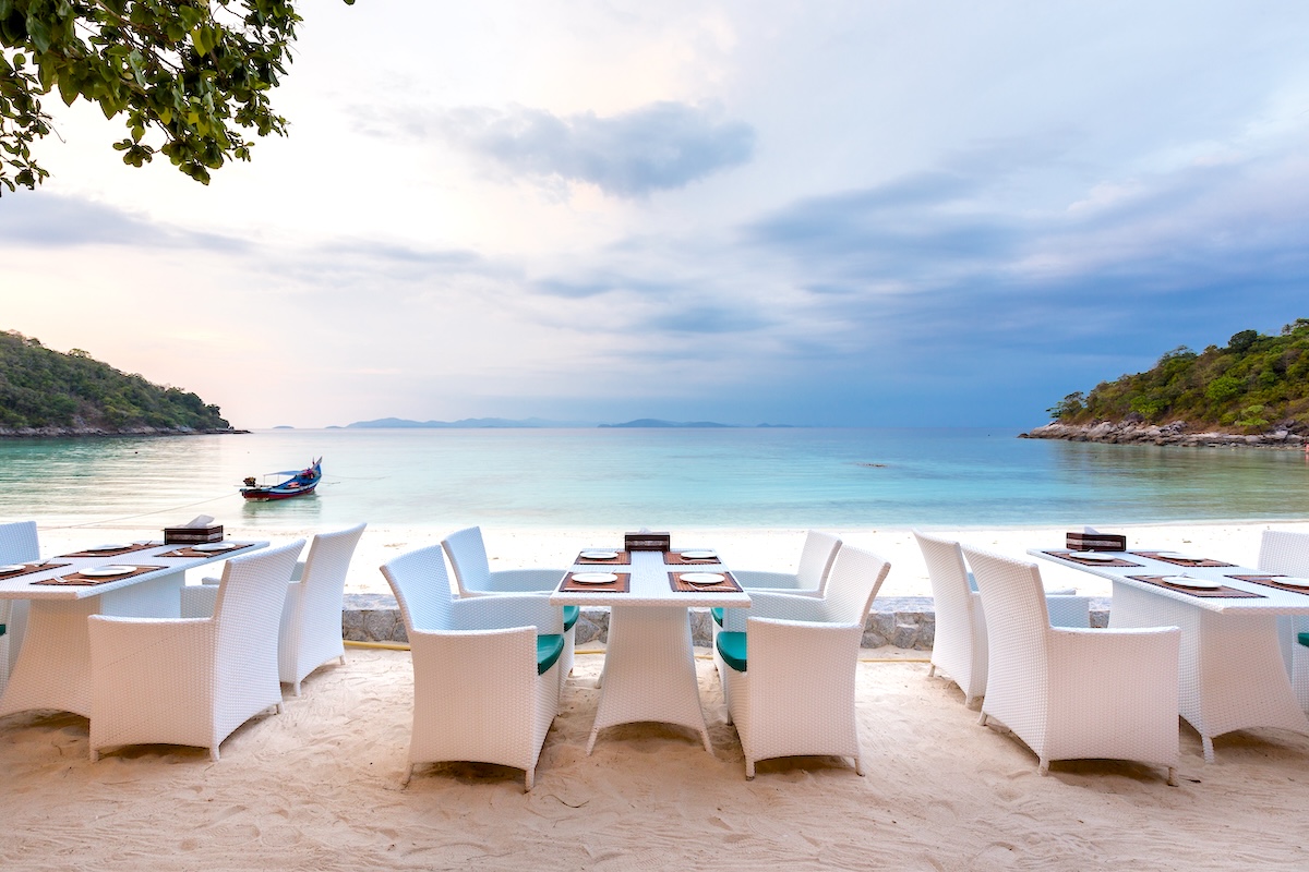 ราชา ไอส์แลนด์ รีสอร์ท Racha Island Resort — ห้องอาหาร