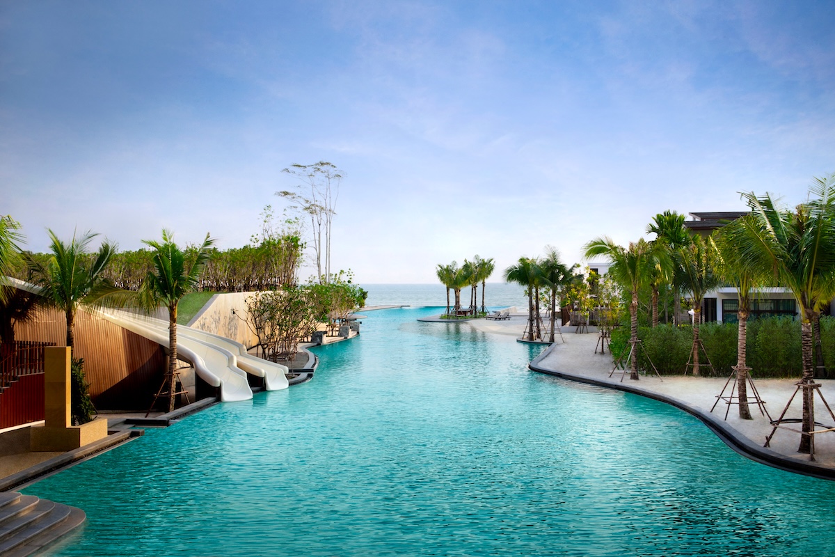 ระยอง แมริออท รีสอร์ต แอนด์ สปา Rayong Marriott Resort & Spa — สระว่ายน้ำ