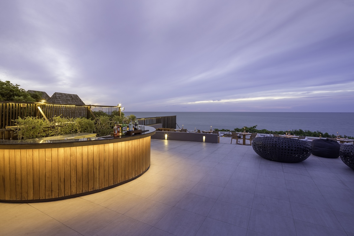 ศิลาวดี พูล สปา รีสอร์ท Silavadee Pool Spa Resort — Star Rooftop Bar