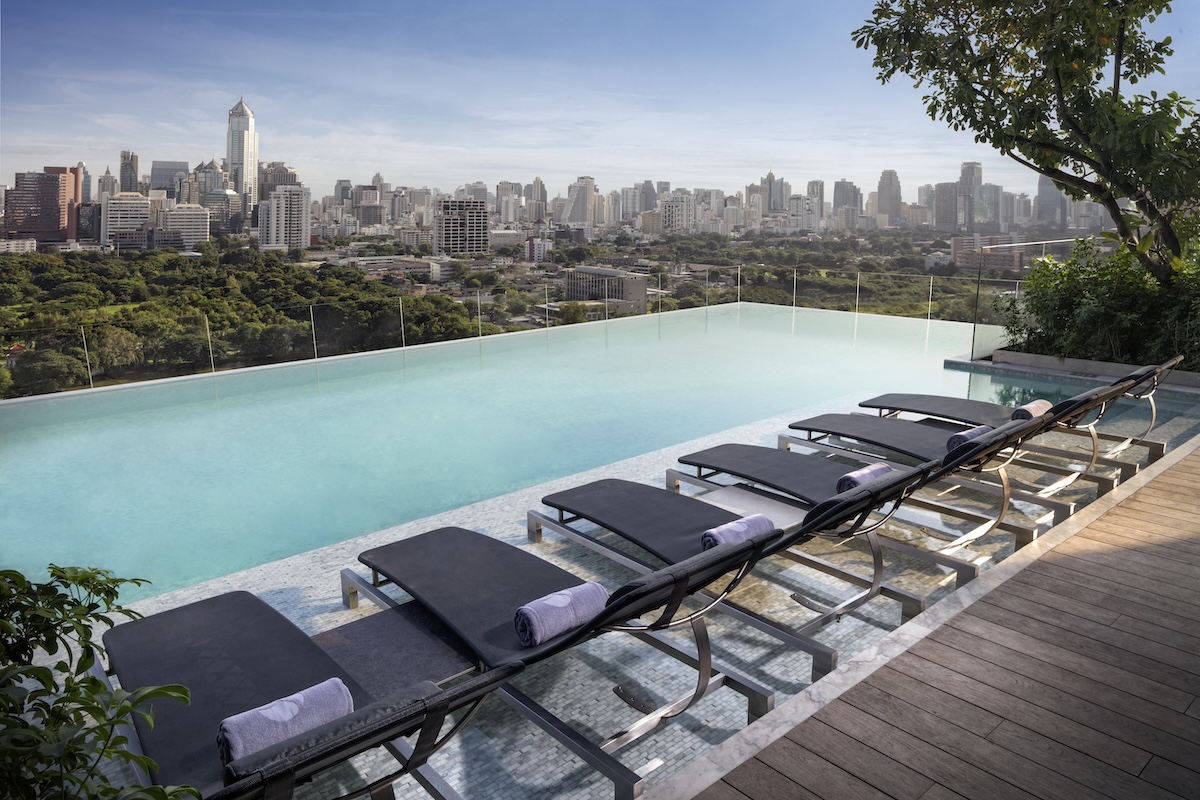 โรงแรมโซ แบงคอก SO/ Bangkok — สระว่ายน้ำ