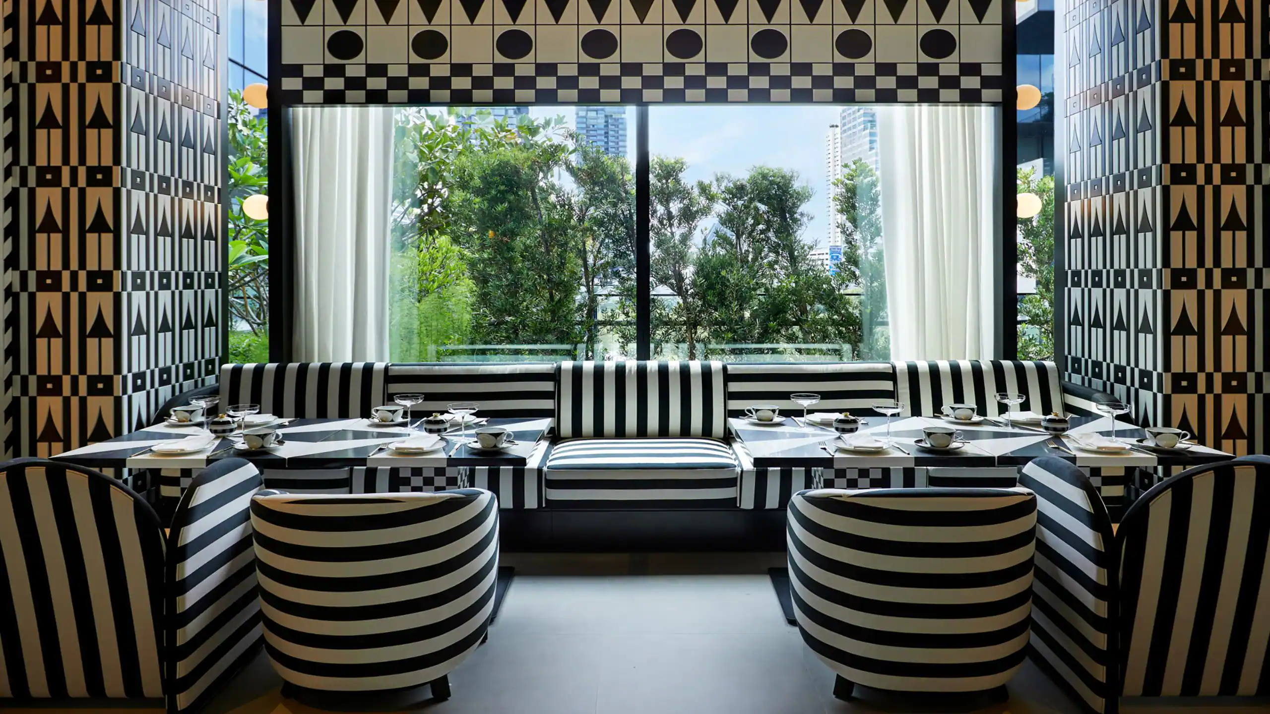 เดอะ สแตนดาร์ด แบงค็อก มหานคร The Standard, Bangkok Mahanakhon — ห้องอาหาร