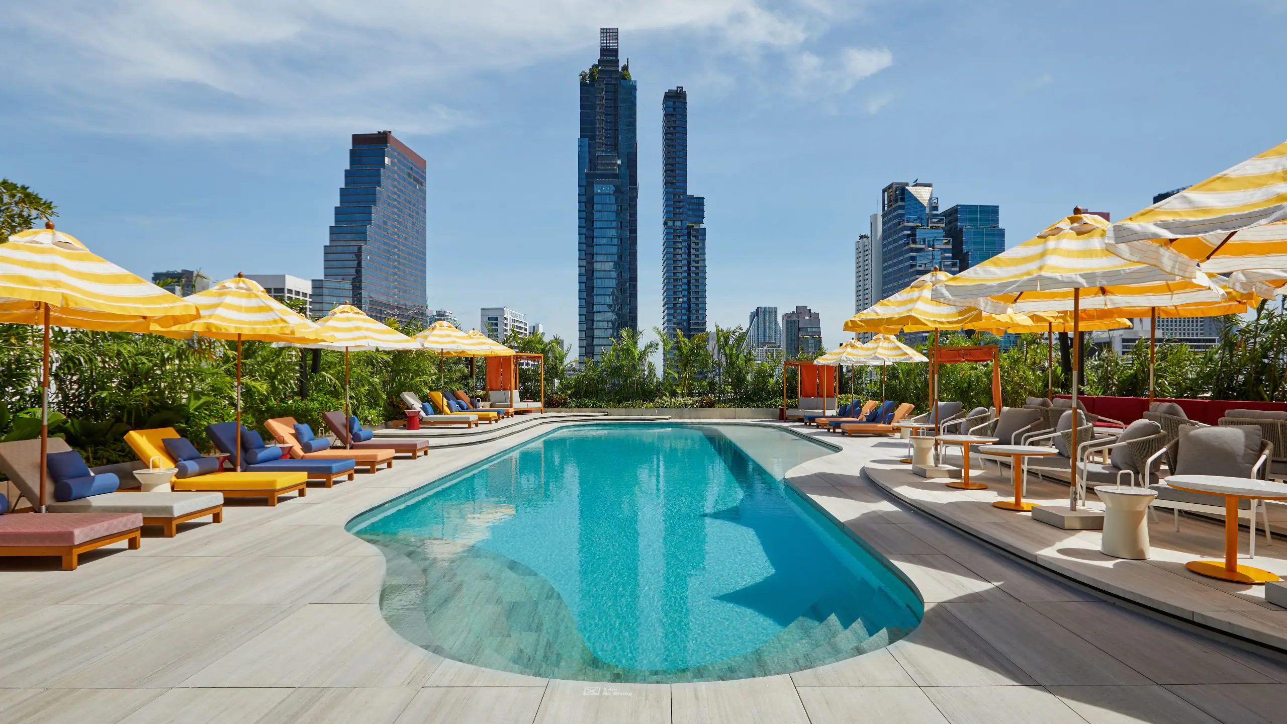 เดอะ สแตนดาร์ด แบงค็อก มหานคร The Standard, Bangkok Mahanakhon — สระว่ายน้ำ