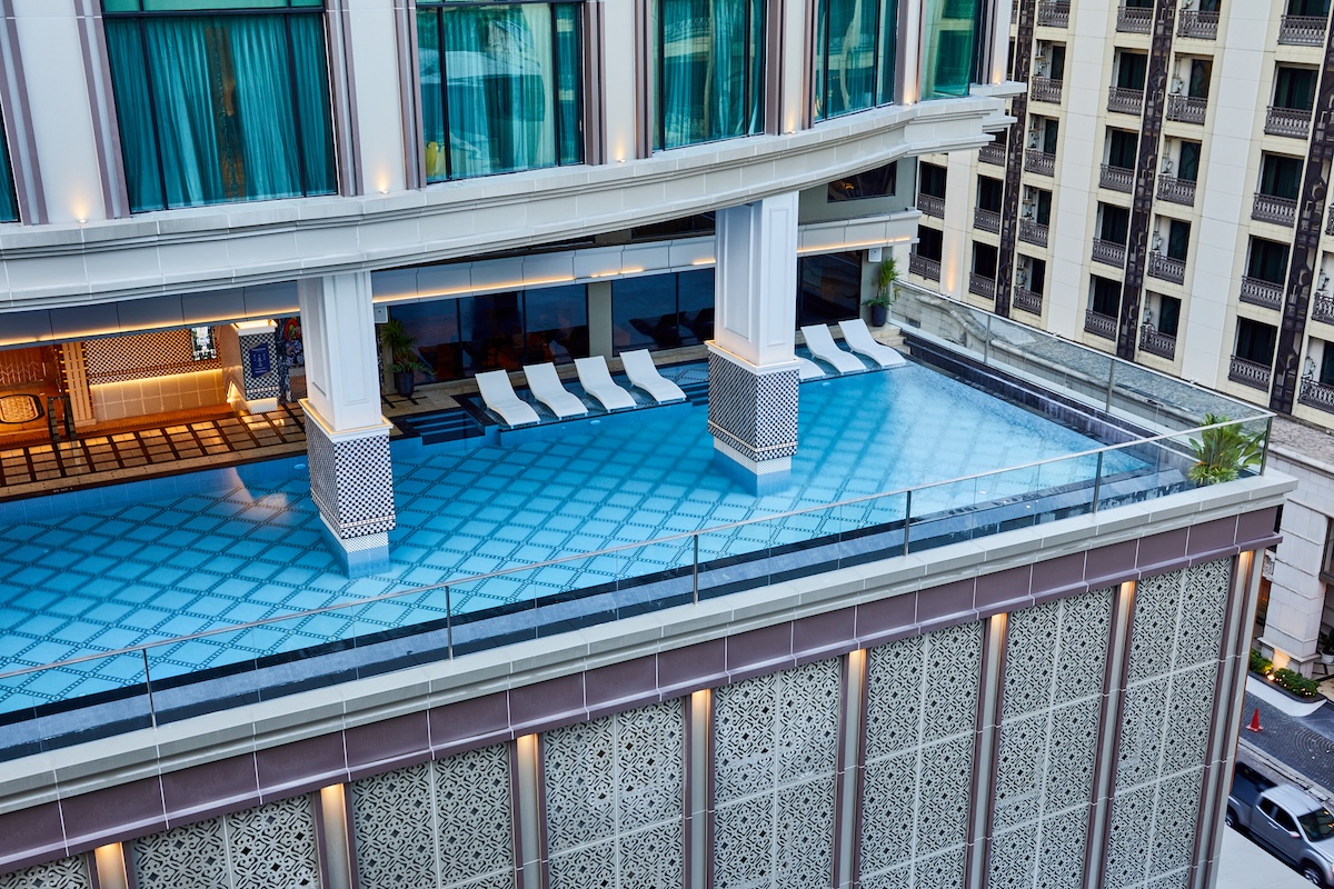 วาเลีย โฮเทล กรุงเทพฯ Valia Hotel Bangkok — สระว่ายน้ำ