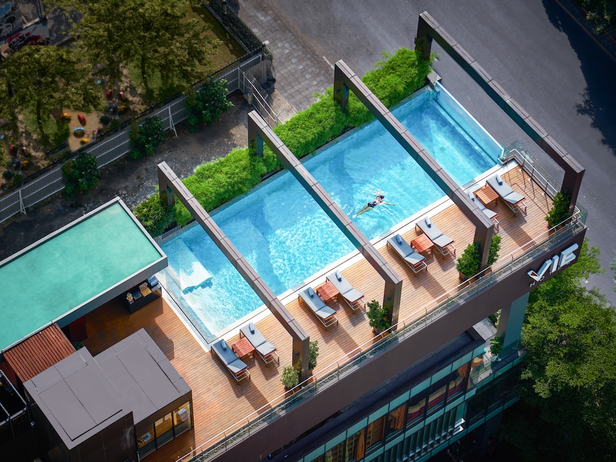 โรงแรม วี กรุงเทพฯ เอ็มแกลลอรี คอลเลคชั่น VIE Hotel Bangkok – MGallery Collection — สระว่ายน้ำ