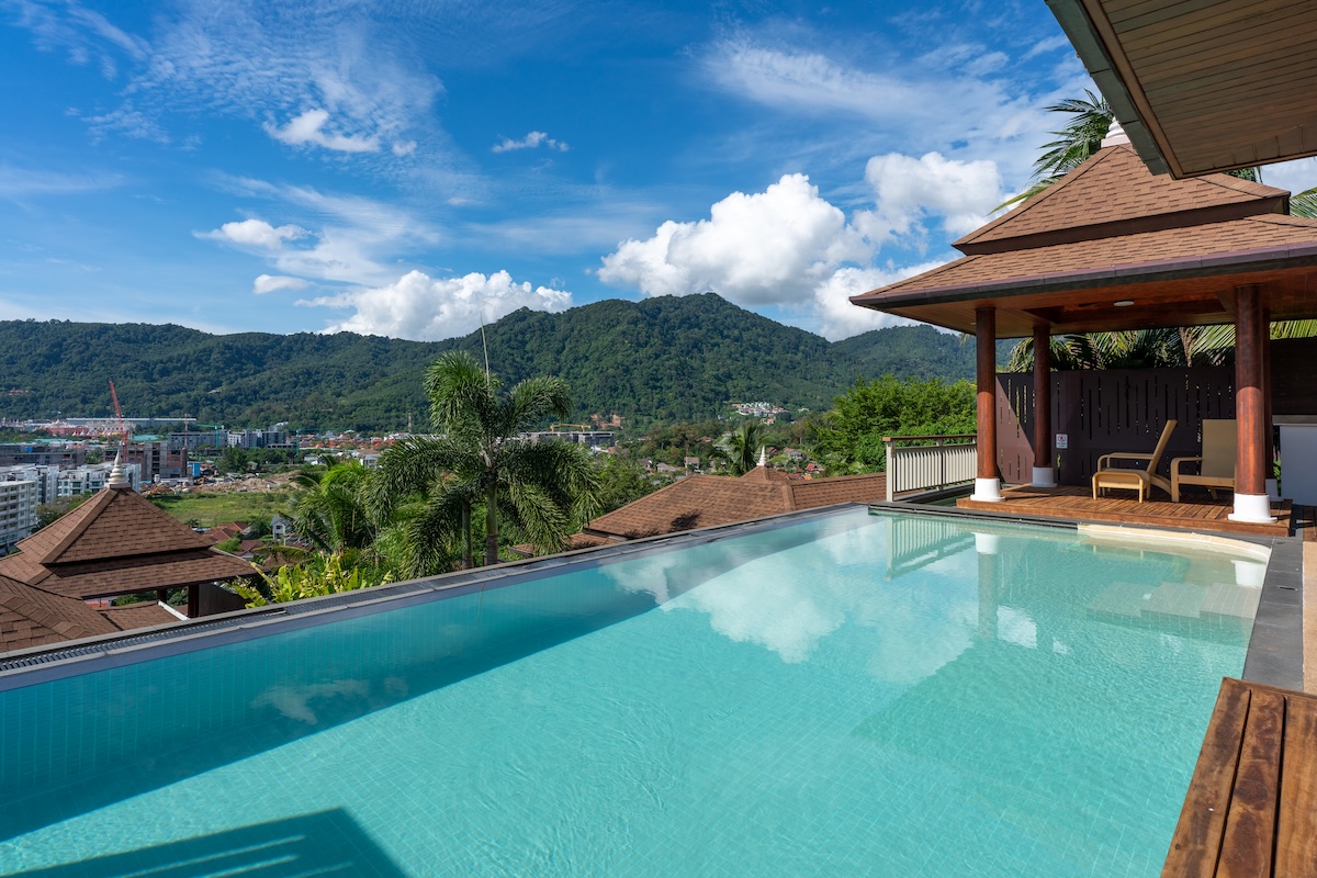 วิลล่า ทานตะวัน รีสอร์ท Villa Tantawan Resort Phuket — สระว่ายน้ำ