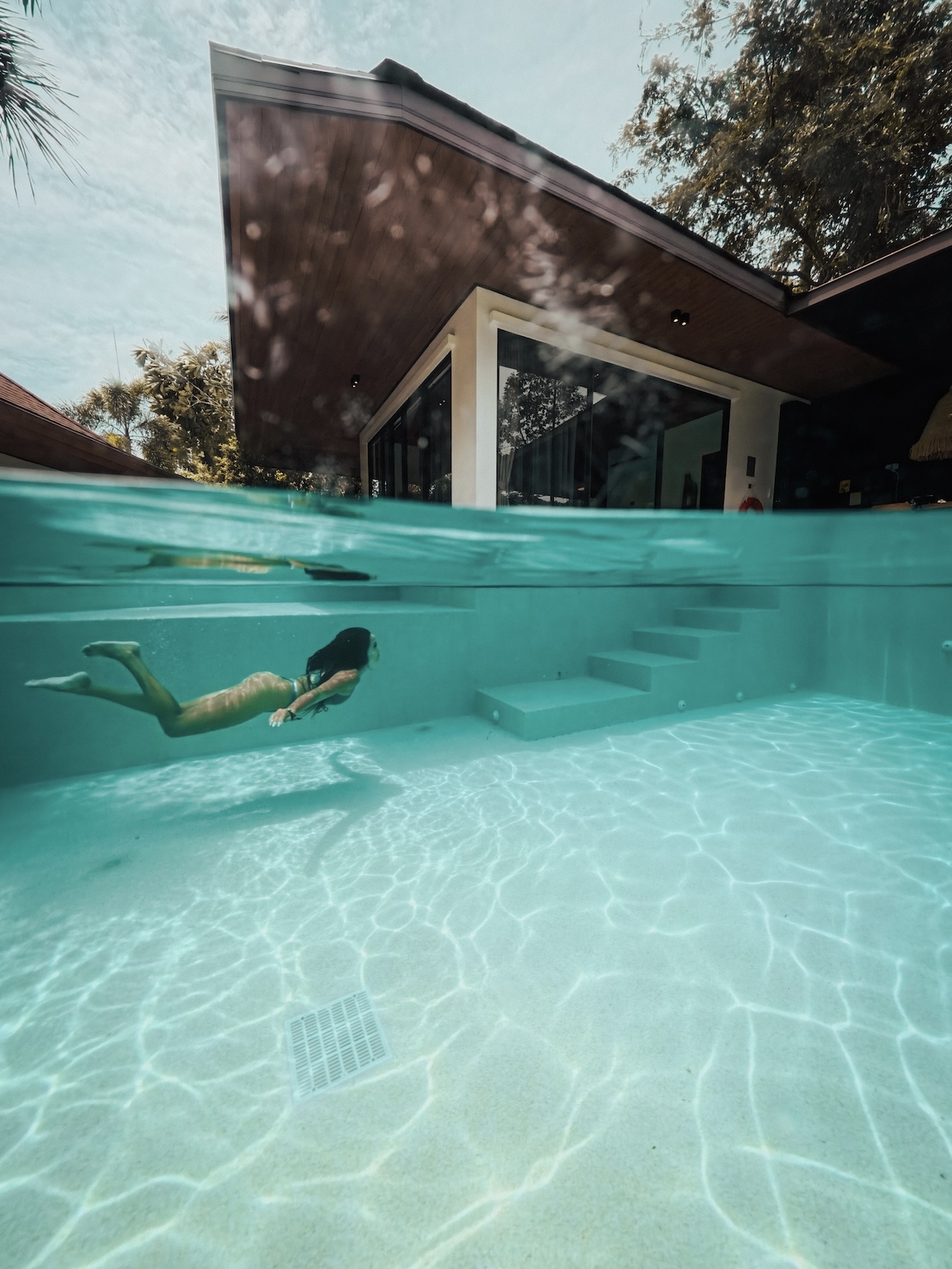 วิลล่า ทานตะวัน รีสอร์ท Villa Tantawan Resort Phuket — สระว่ายน้ำ