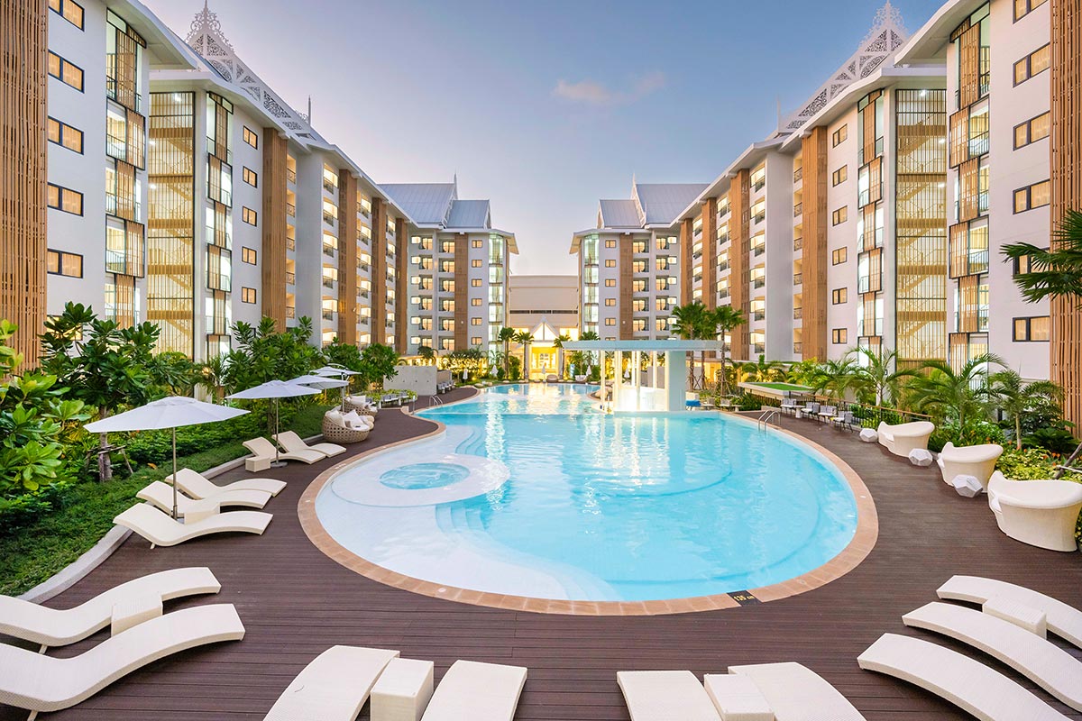 โรงแรมวินด์แฮม จอมเทียน พัทยา Wyndham Jomtien Pattaya — สระว่ายน้ำ